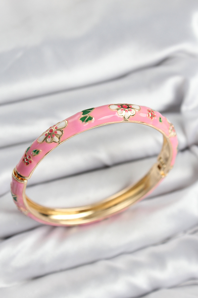 Mineli Pirinç Pembe Çiçek Motifli Gold Kadın Kelepçe 5886