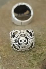 Eskitme Gümüş Renk Metal Kuru Kafa Tasarım Ayarlamalı Erkek Yüzük 5886