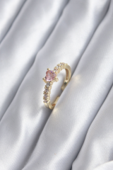 Gold Renk Zirkon Taşlı Pembe Kristal Kalp Model Kadın Yüzük 5886