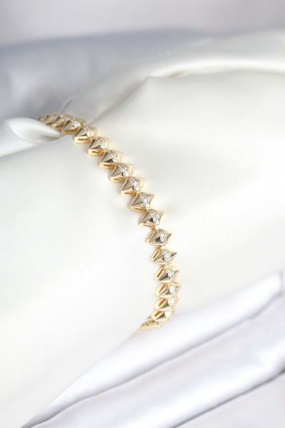 Pirinç Gold Renk Zirkon Taşlı Baklava Model Kadın Bileklik 5886