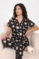 Siyah Papatya ve Kelebek Desenli Kısa Kollu Gömlek Yaka Milan Kumaş Kadın Pijama Takımı