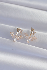 Pirinç Gold Renk Zirkon Taşlı V Model Küpe 5886