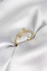 Zirkon Taşlı Gold Renk Yassı Çivi Model Kadın Yüzük 5886